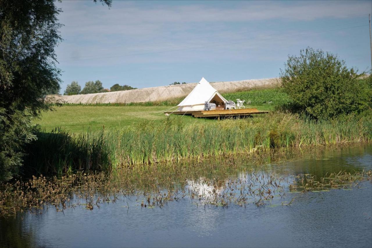 SkivarpGlamping Och Gardslagenhet Mellan Himmel Och Havアパートメント エクステリア 写真